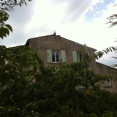 Appartement 3 pièces 733 €