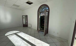 Commerce  30 m² à louer à Vergèze (30310)