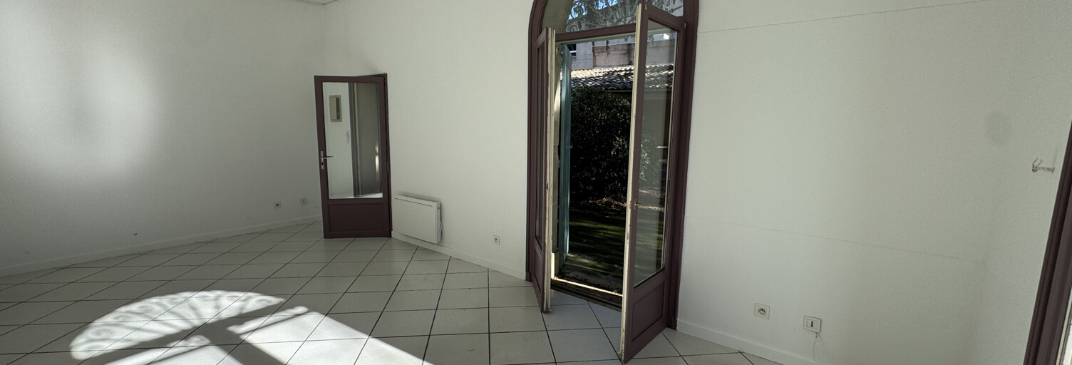 Commerce  30 m² à louer à Vergèze (30310)