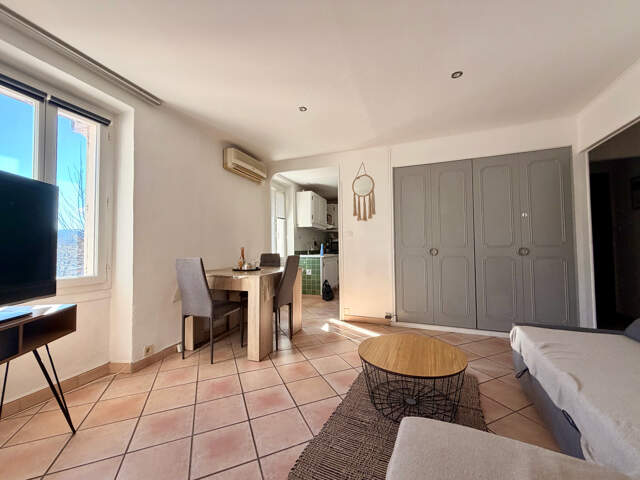 PIERREFEU-DU-VAR - APPARTEMENT T2/T3 LUMINEUX PROCHE PARKING — photo du bien