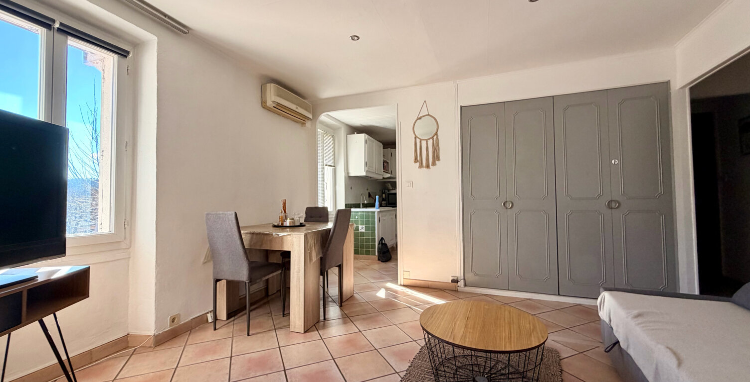 PIERREFEU-DU-VAR - APPARTEMENT T2/T3 LUMINEUX PROCHE PARKING — photo 1