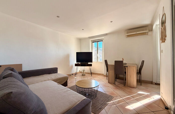 PIERREFEU-DU-VAR - APPARTEMENT T2/T3 LUMINEUX PROCHE PARKING — photo 2