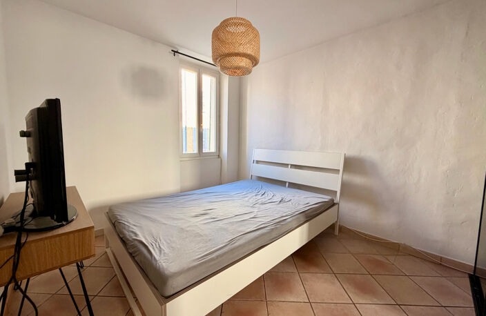 PIERREFEU-DU-VAR - APPARTEMENT T2/T3 LUMINEUX PROCHE PARKING — photo 4