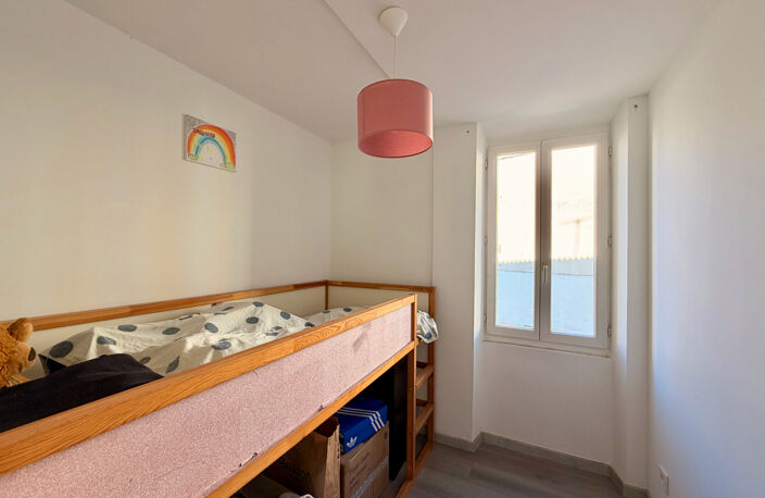 PIERREFEU-DU-VAR - APPARTEMENT T2/T3 LUMINEUX PROCHE PARKING — photo 5