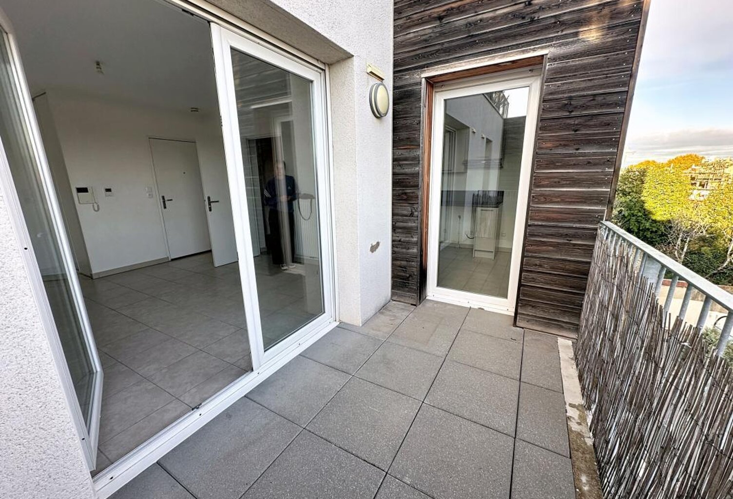 Appartement À Vendre Avignon Extra-Muros, studio 30 m², très bel état, terrasse et parking sous-sol, ascenseur — photo 1
