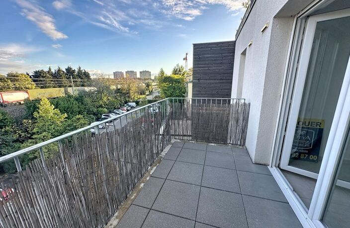 Appartement À Vendre Avignon Extra-Muros, studio 30 m², très bel état, terrasse et parking sous-sol, ascenseur — photo 2