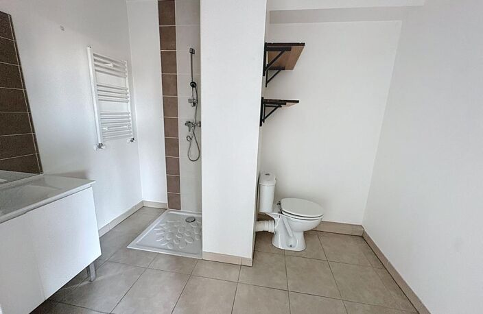 Appartement À Vendre Avignon Extra-Muros, studio 30 m², très bel état, terrasse et parking sous-sol, ascenseur — photo 4