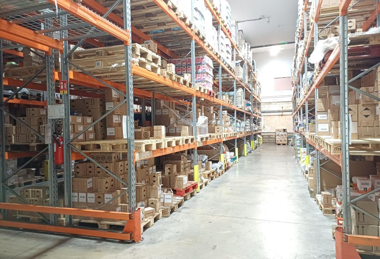 Bâtiment industriel dépôt 2250 m² secteur nord — photo 1