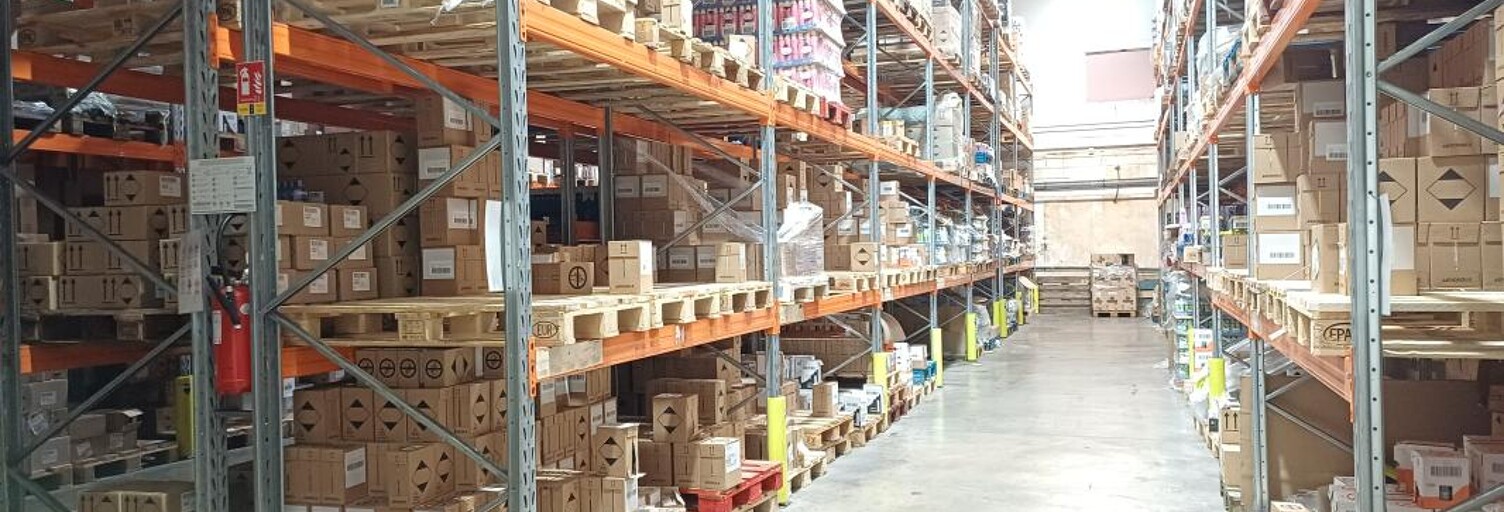 Local industriel  2250 m² à louer à Saint-Denis (97490)