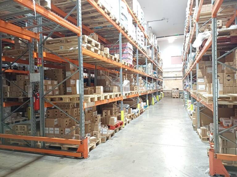 Bâtiment industriel dépôt 2250 m² secteur nord — photo 1