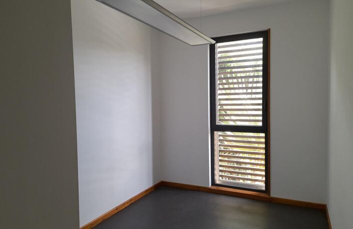 09 petits bureaux à Saint-Denis — photo 4