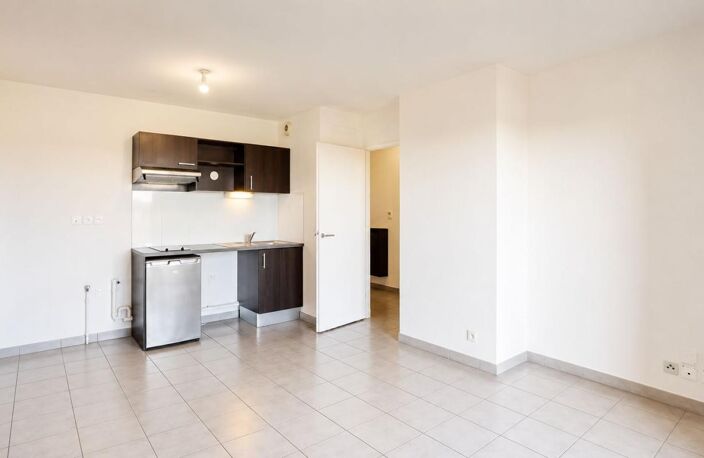 A VENDRE - Appartement T2 avec balcon et stationnements à Launaguet — photo 4