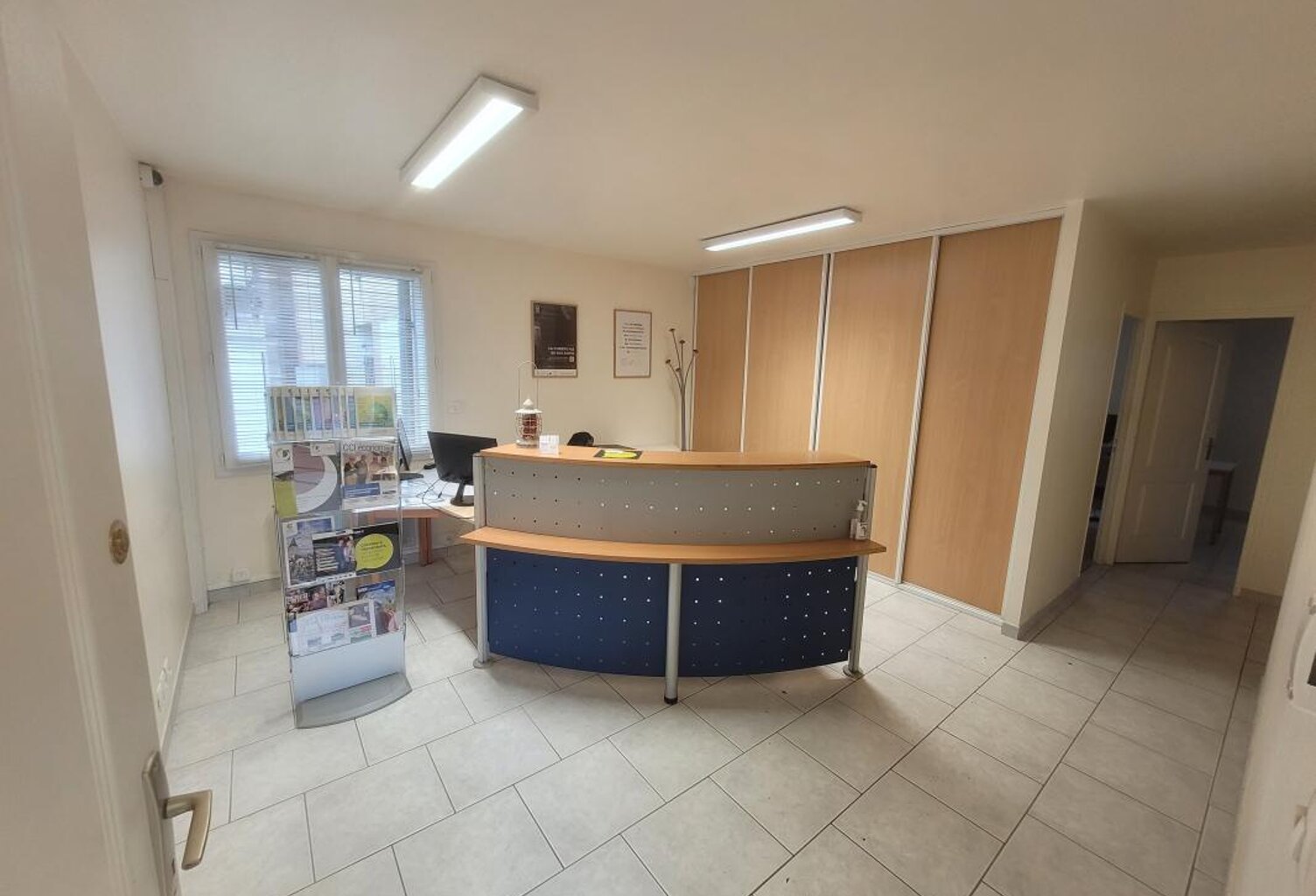 🏢 BUREAUX EN PARFAIT ÉTAT – EMPLACEMENT STRATÉGIQUE 🚗 — photo 1