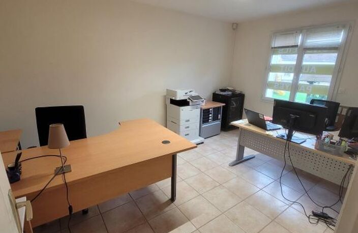🏢 BUREAUX EN PARFAIT ÉTAT – EMPLACEMENT STRATÉGIQUE 🚗 — photo 3
