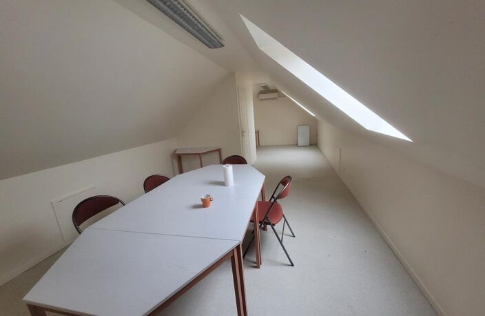 🏢 BUREAUX EN PARFAIT ÉTAT – EMPLACEMENT STRATÉGIQUE 🚗 — photo 4