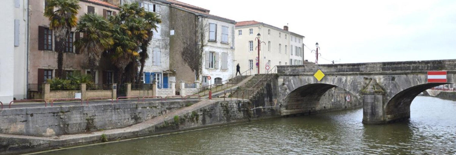 Immeuble  300 m² à vendre à Marans (17230)