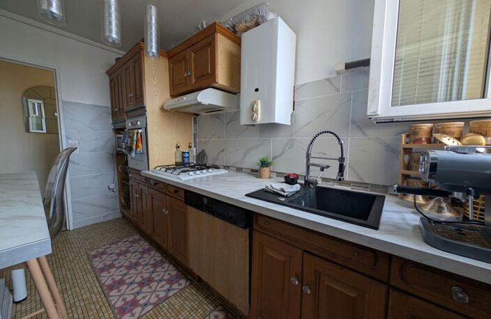 DREUX (28100) Grand T4, dernier étage, ascenseur + parking + cave ! — photo 4