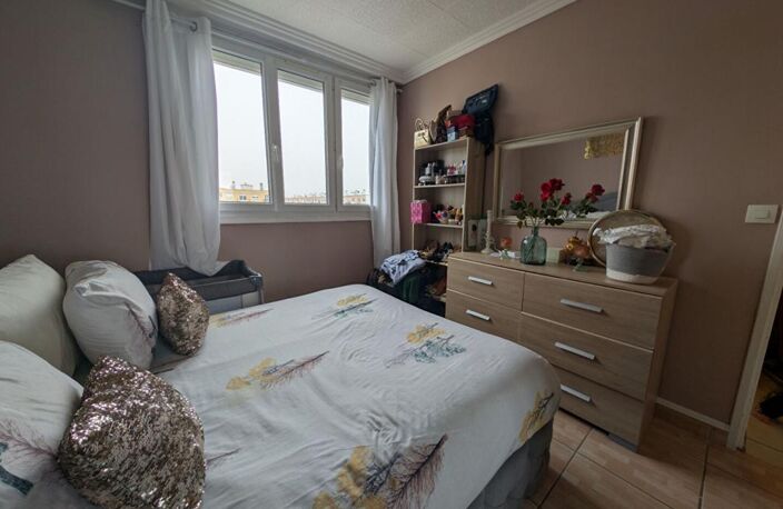 DREUX (28100) Grand T4, dernier étage, ascenseur + parking + cave ! — photo 5