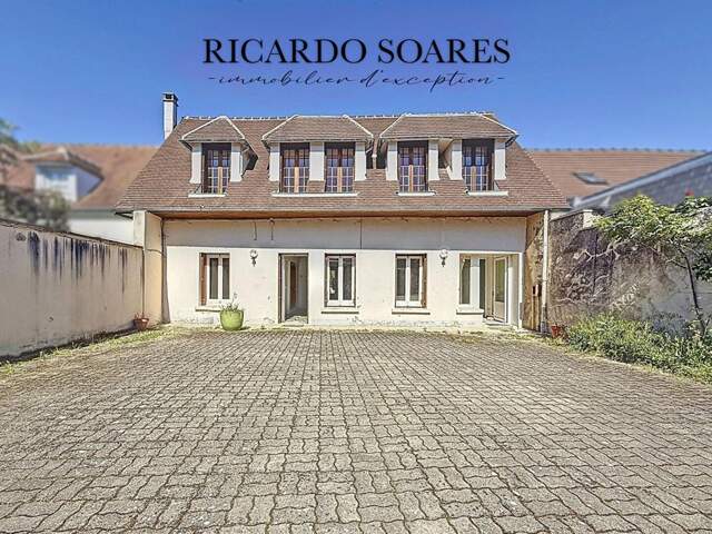COMPIEGNE 60200 - MAISON FAMILIALE 257m2 / 6 CHAMBRES / 3 STUDIOS (location possible) / TERRAIN 894m2 — photo du bien