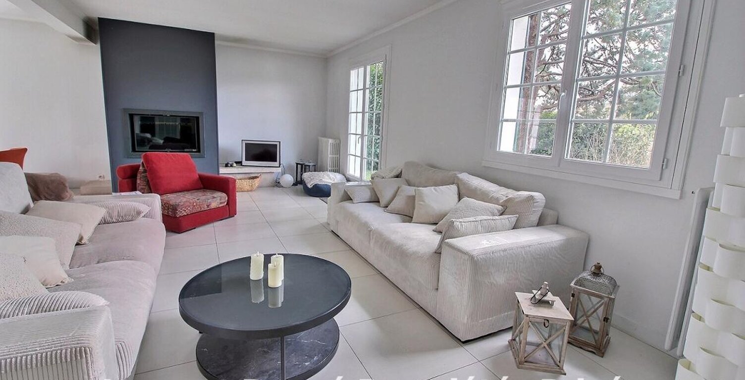 45590 SAINT CYR EN VAL - Maison individuelle sur s/sol - 5 chambres dont 2 au rdc - Quartier calme — photo 1