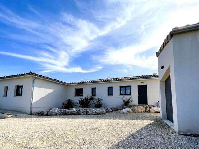Rare à Méjannes-le-Clap : Villa Contemporaine Plain-Pied (DPE A) avec dépendance et piscine — photo du bien