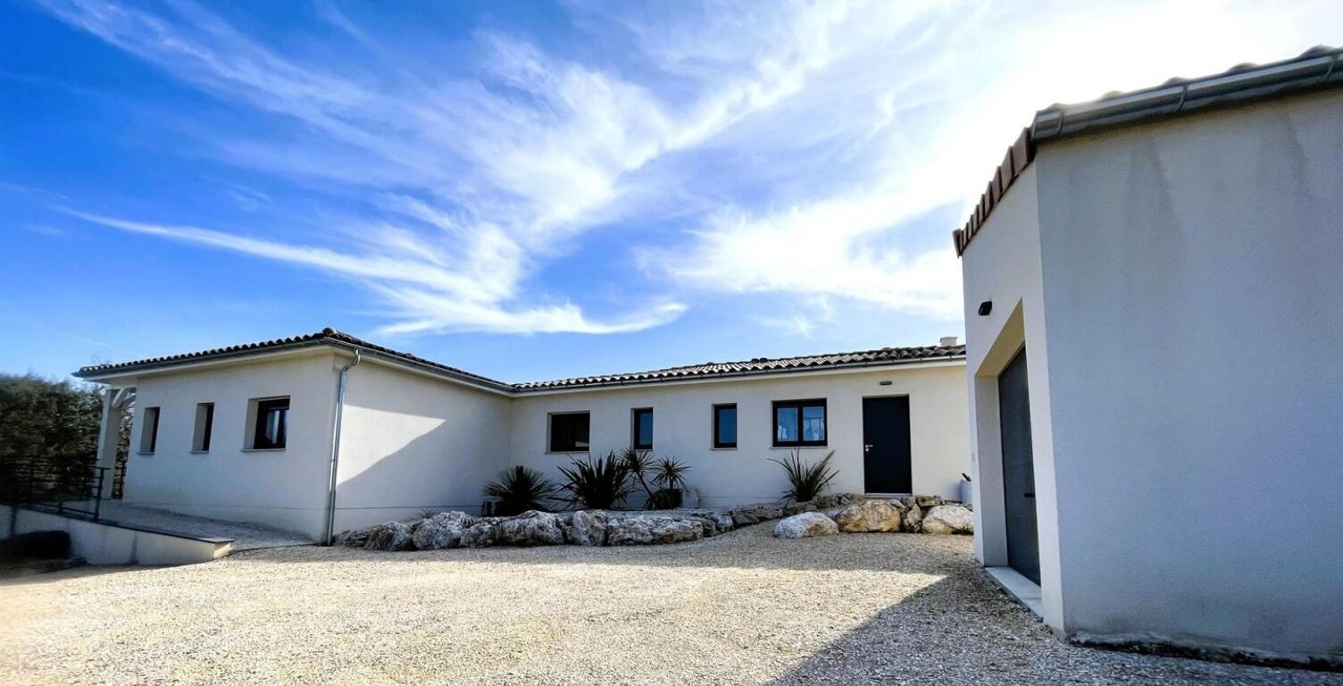 Rare à Méjannes-le-Clap : Villa Contemporaine Plain-Pied (DPE A) avec dépendance et piscine — photo 1