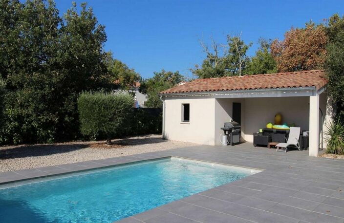 Rare à Méjannes-le-Clap : Villa Contemporaine Plain-Pied (DPE A) avec dépendance et piscine — photo 2