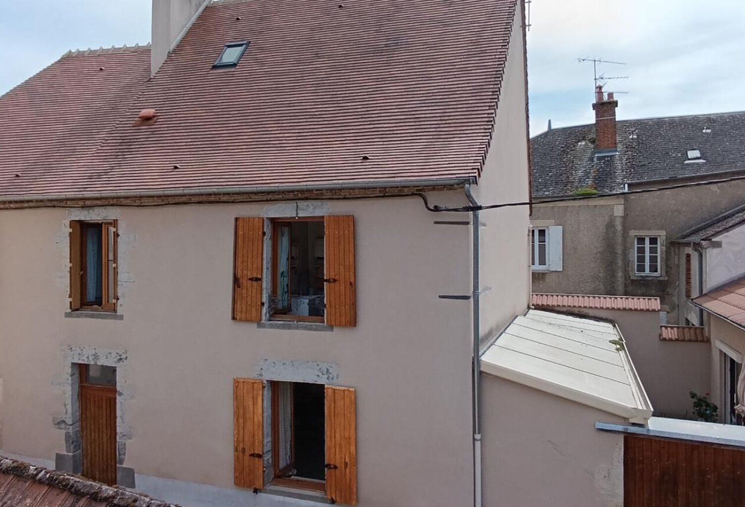 LE VEURDRE - MAISON DE BOURG 180 M2, STUDIO, TERRAIN + GARAGE — photo 1