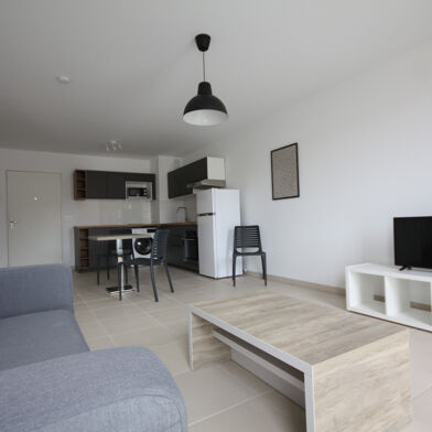 Appartement 2 pièces 913 €