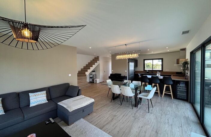 Vente maison 6 pièces 130 m² Vic-la-Gardiole (34110) — photo 2