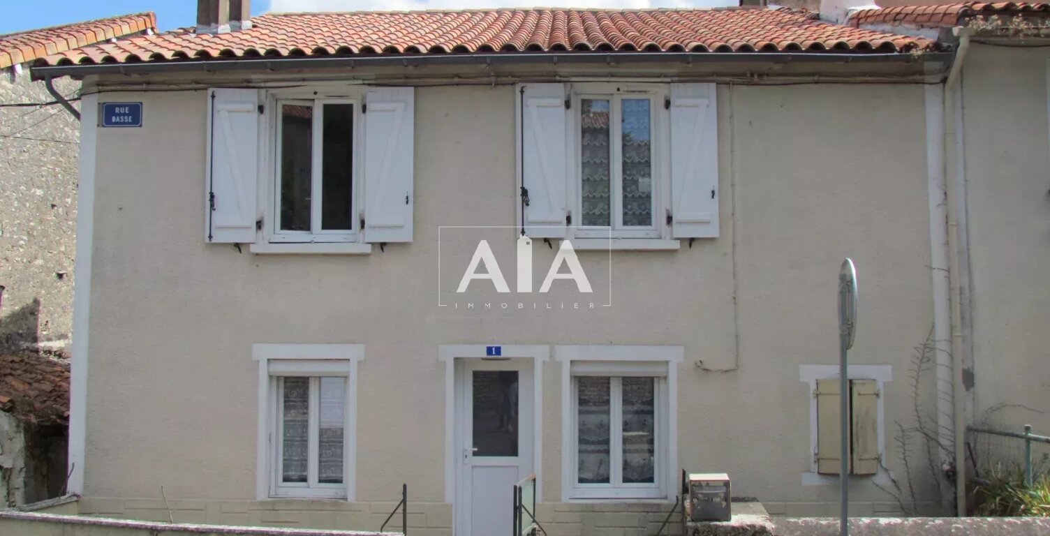 Maison centre de RUFFEC — photo 1