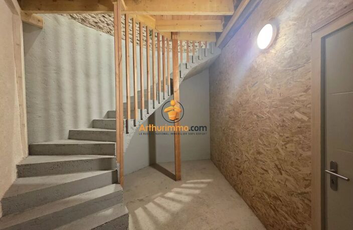 Ensemble immobilier : Hangar libre d'ocupant + Appartement T2 loué — photo 2
