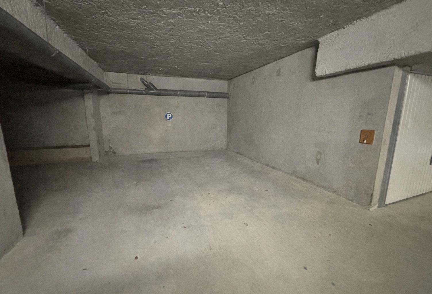 Place de parking A LOUER - norme PMR- — photo 1