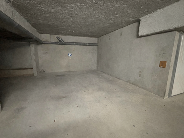 Place de parking A LOUER - norme PMR- — photo du bien