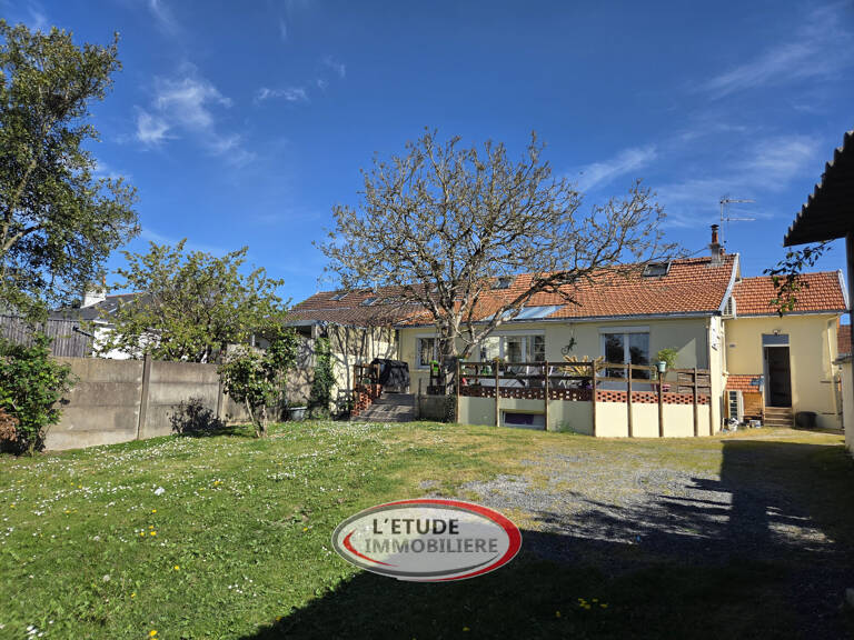 LA MONTAGNE bourg : Maison de 132 m2 (+100 m2 d'annexes) sur — photo 1