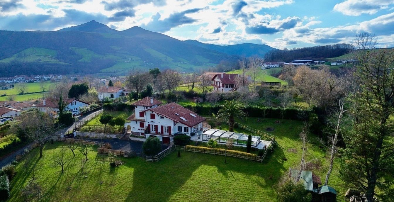 Villa / Maison  T7 à vendre Itxassou 64250