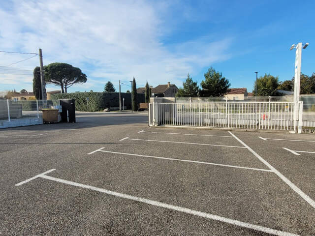 Fonds de commerce ou droit au bail de 250 m2 + garage CAVAIL — photo du bien