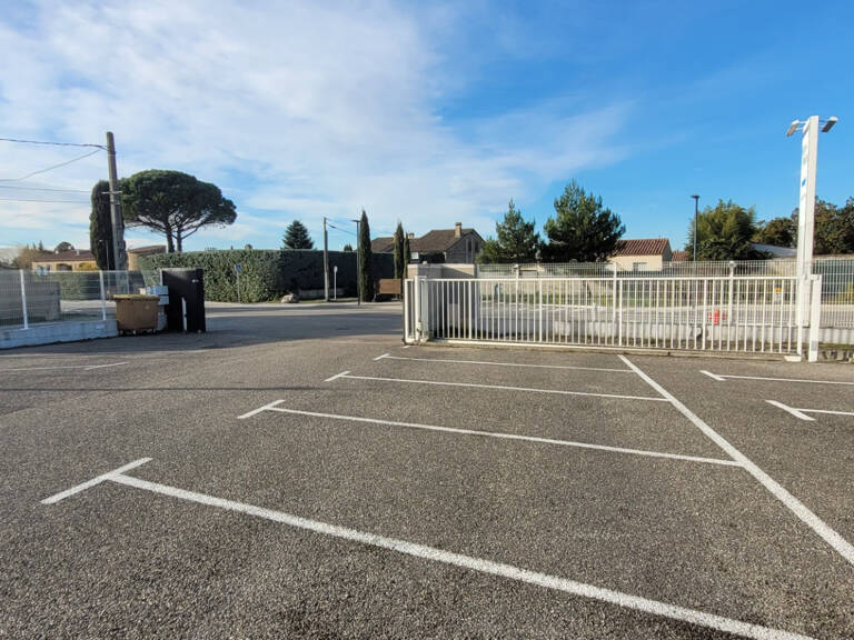 Fonds de commerce ou droit au bail de 250 m2 + garage CAVAIL — photo 1