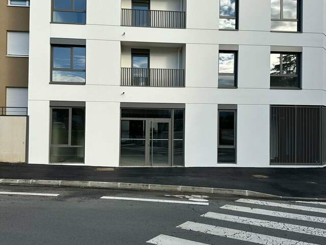 LOCAL COMMERCIAL à LOUER — photo du bien