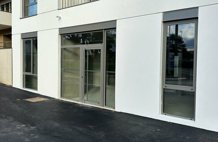 LOCAL COMMERCIAL à LOUER — photo 2