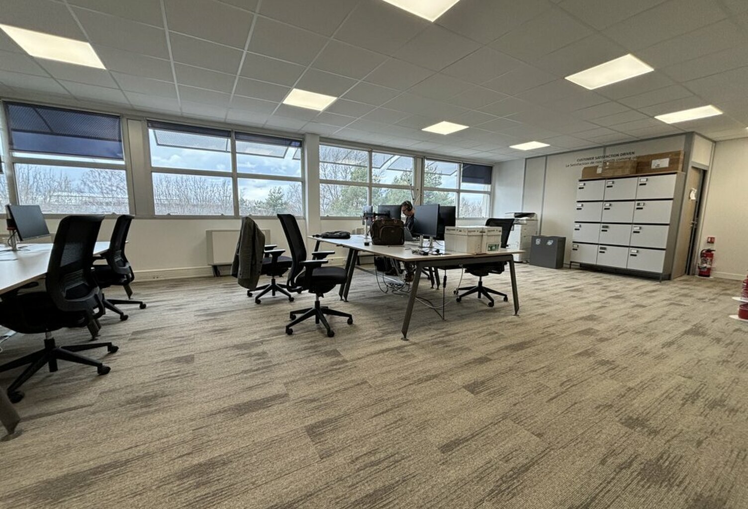 BUREAUX à LOUER — photo 1