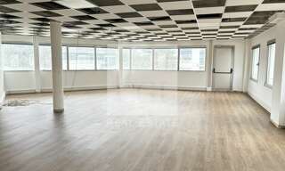 Bureau  450 m² à louer à Bron (69500)