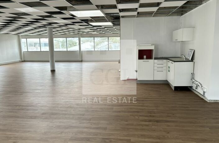 BUREAUX à LOUER — photo 3