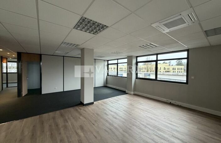 BUREAUX à LOUER — photo 2