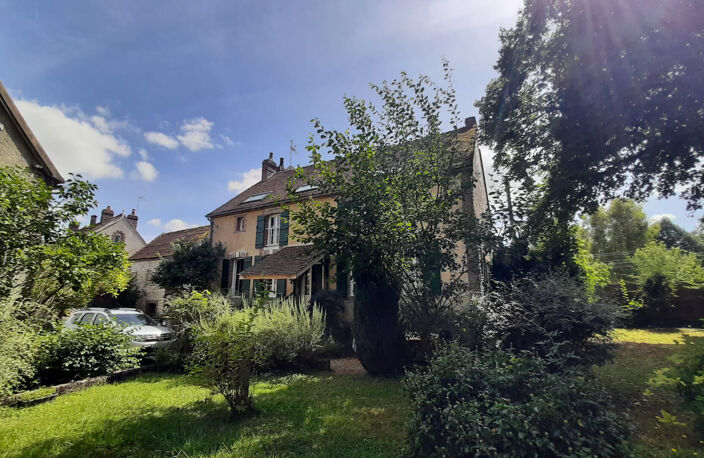 Maison  à CHASSY 7 pièce(s) 155 m2 + logement indépendant T2 60M² — photo 2