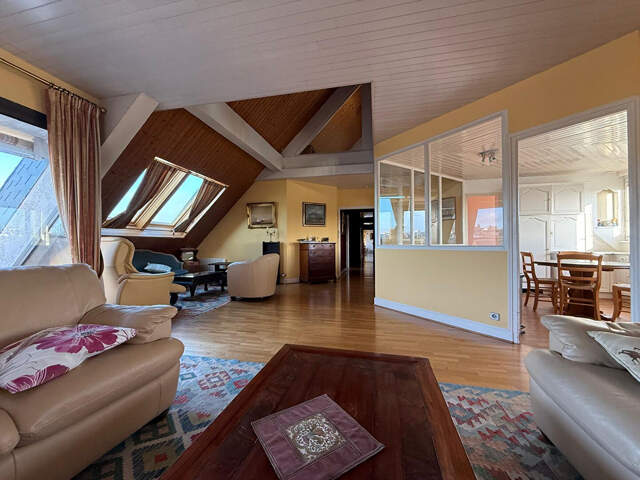 Appartement de 162 m² avec garage au centre ville — photo du bien
