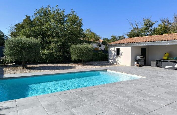 Villa — photo 2