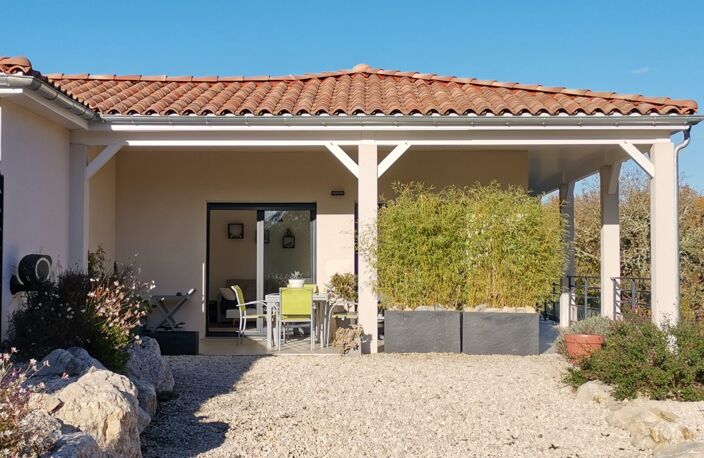 Villa — photo 3