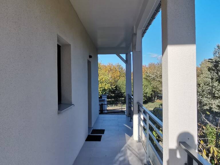 Villa — photo 1