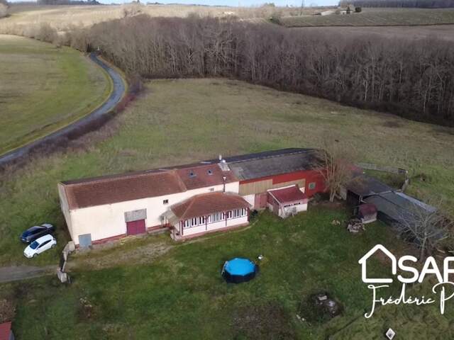 Corps de ferme de 7 pièces, 3 chambres et deux dépendances attenantes — photo du bien